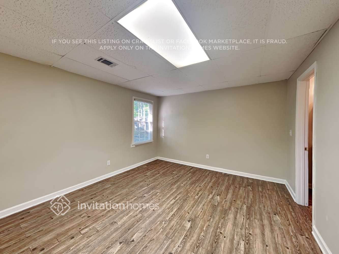 Building Photo - 980 Burning Bush Dr