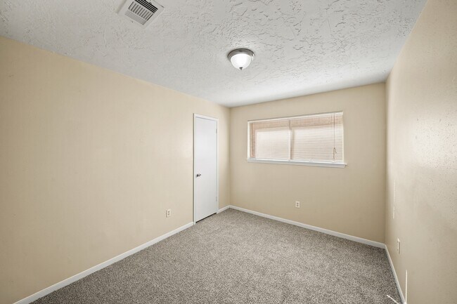 Building Photo - 10534 Huntington View Dr