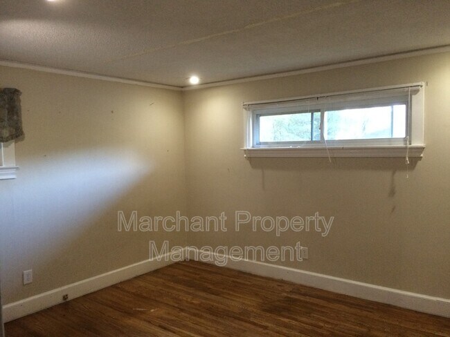 Building Photo - 20 Penrose Ave