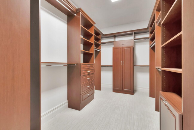 Building Photo - 953 Banyan Dr