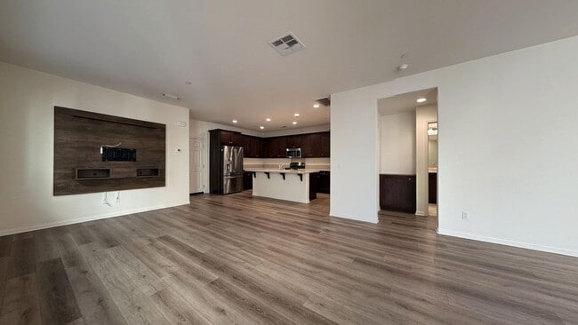 Building Photo - 646 S Brampton Ave