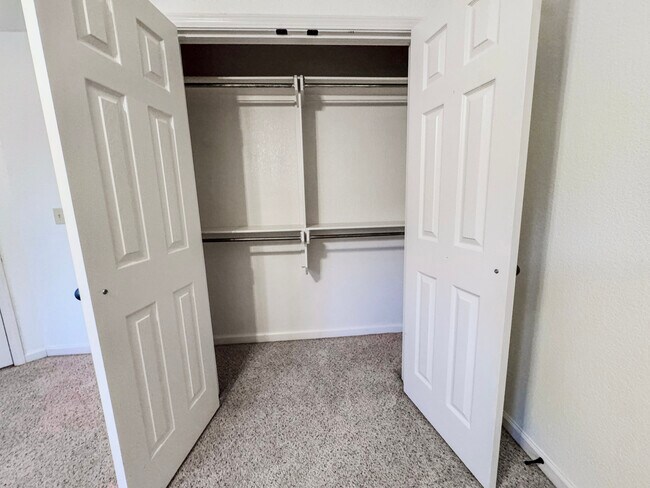 Building Photo - 36 Talladega Loop