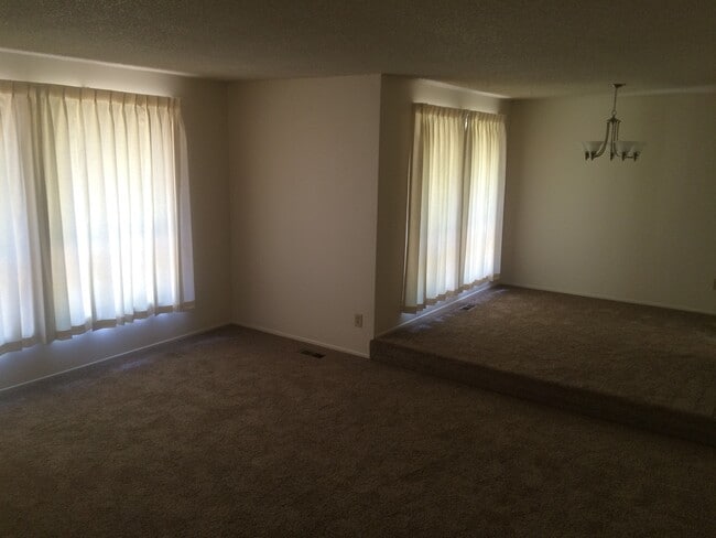 Building Photo - Single Level Home on Greenway Park
