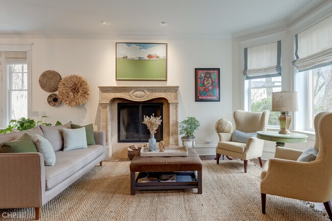 Building Photo - 2663 N Marshfield Ave