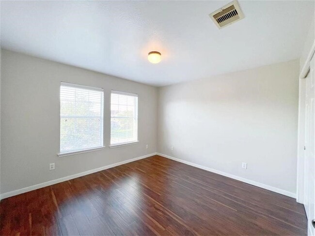 Building Photo - 18102 Red Oak Manor Ln