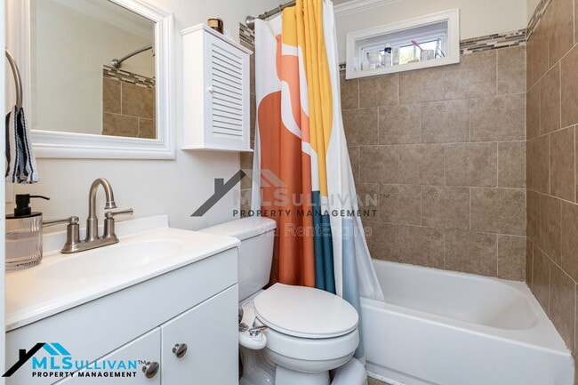 Building Photo - 409 E Hammond St