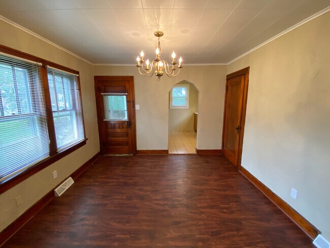 Building Photo - Two Bedroom Home on Marland Heights