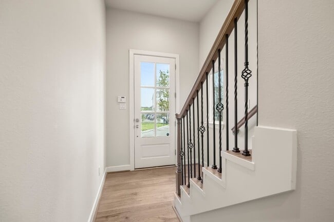 Building Photo - 726 Carriage Knls Dr
