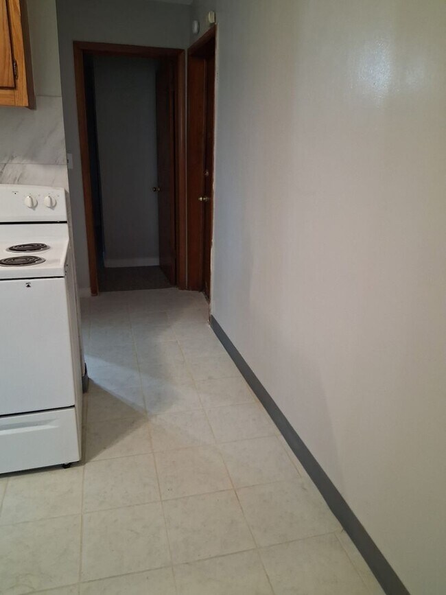 Building Photo - One bedroom Maplewood off Stillwater