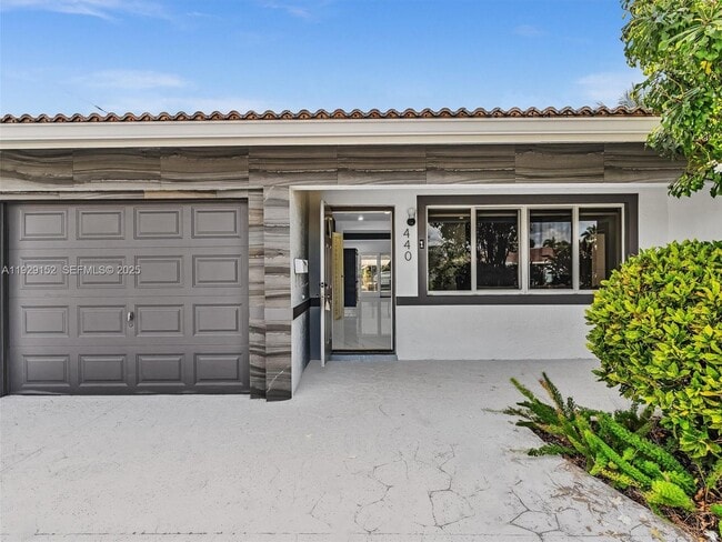 Building Photo - 440 SE 8th Ave