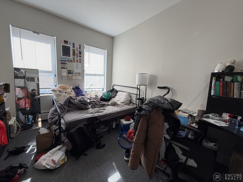 Building Photo - 16 Aberdeen St