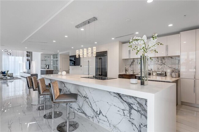 Building Photo - 350 SE 2nd St