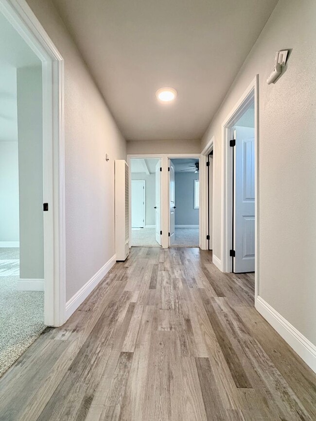 Building Photo - Charming 3-Bedroom Home – Move-In Ready