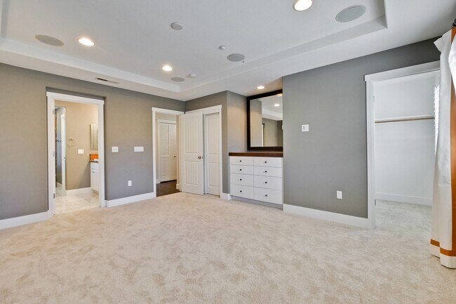 Building Photo - Gorgeous Morgan Park Refreshed for Immediate Move-In! Must see!
