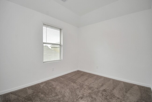 Building Photo - 15822 Kinlough Dr