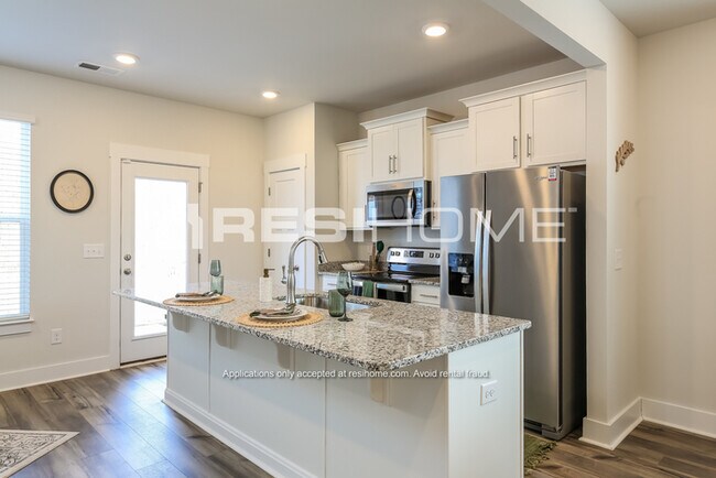 Building Photo - 156 Brooklet Trl