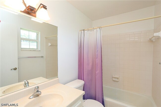 Building Photo - 221 Cypress Way E