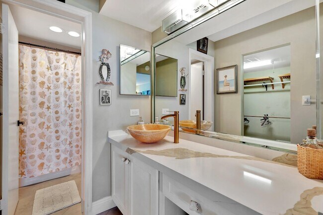 Building Photo - 134 Lakeshore Dr