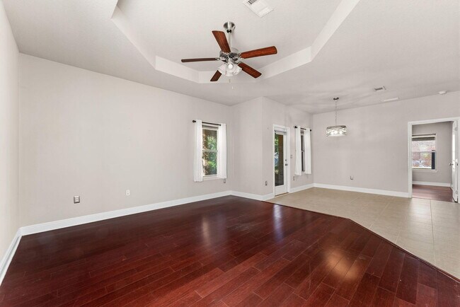 Building Photo - 554 Camellia Ct