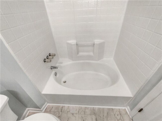 Building Photo - 220 Peach Forest Pl