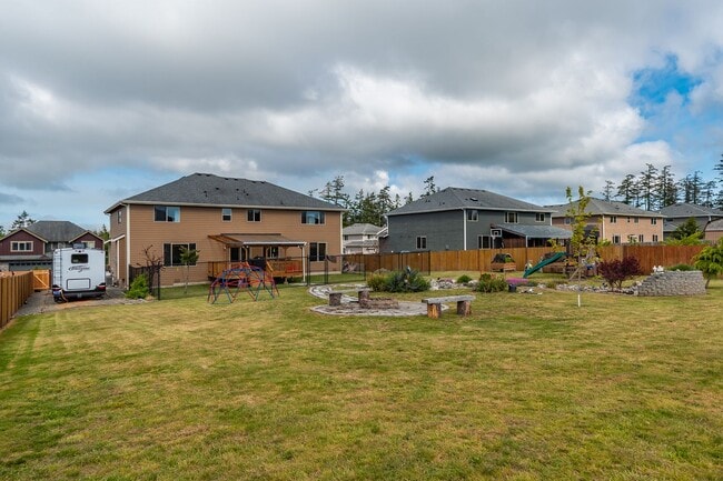 Building Photo - 4 Bedroom House in Gated Community