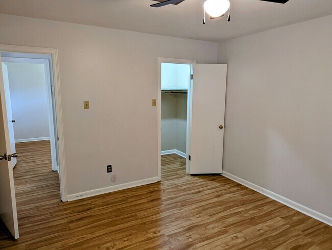 Building Photo - Charming 4/2 near River Ranch
