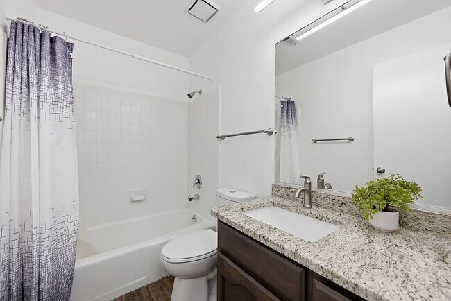 Building Photo - Beautifully remodeled and move in ready, this updated 1-bed, 2-bath condo sits in the heart of do...