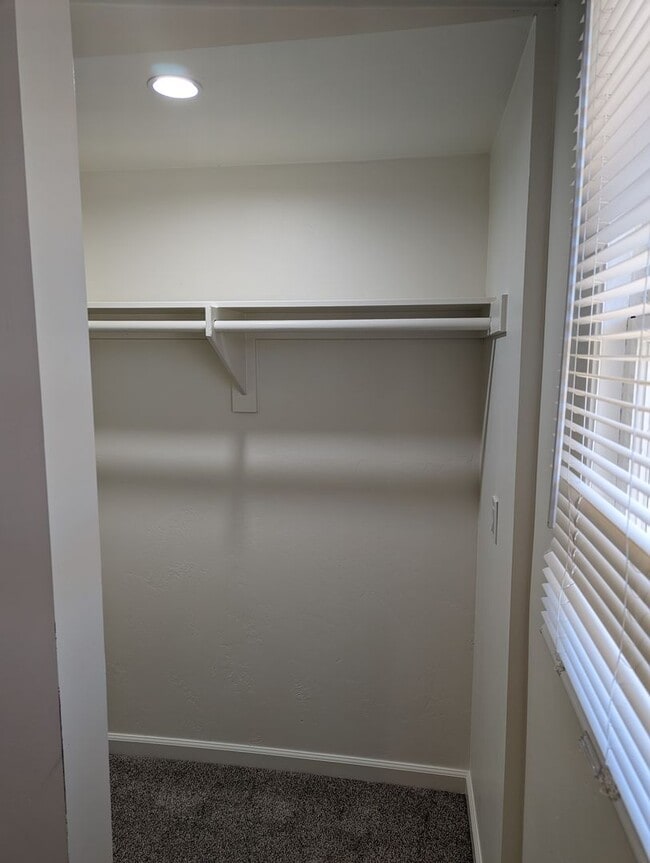 Building Photo - 2221 Suncrest Blvd