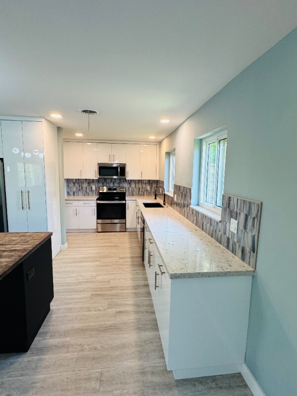 Building Photo - 2171 NE 62nd Ct