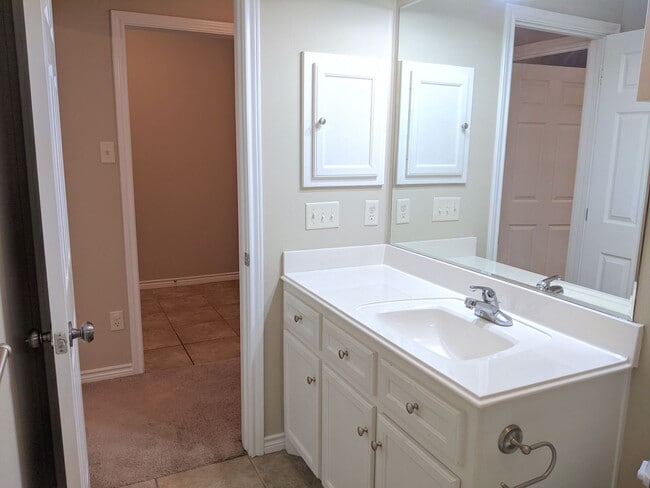 Building Photo - May Move In! 3 Bed 2 Bath In Edelweiss Gar...