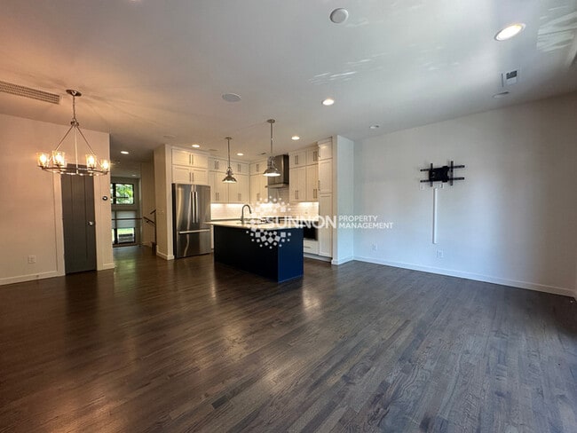 Building Photo - 3 Bed 3.5 Bath Townhome in NODA