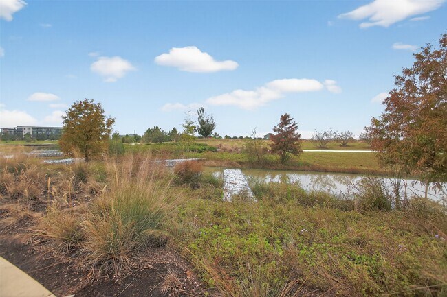 Building Photo - 16607 Lake Austin St