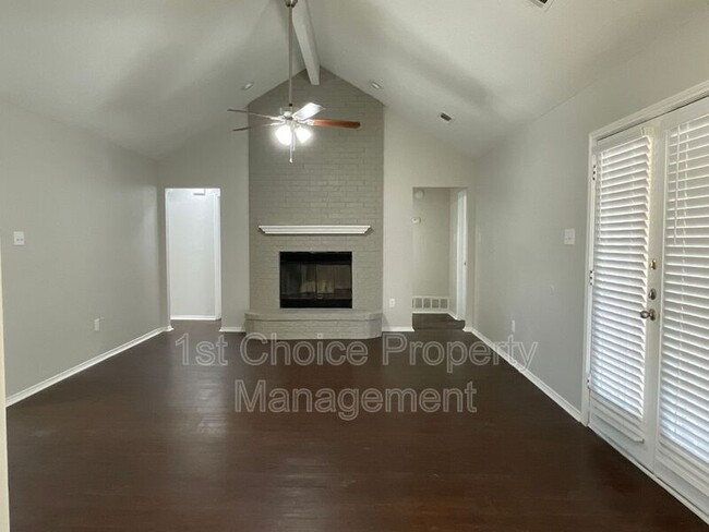 Building Photo - 459 Little Valley Ct