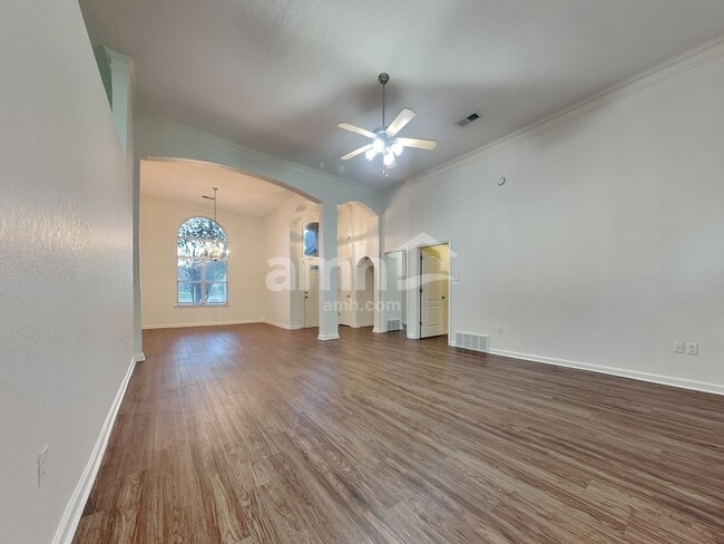 Building Photo - 6145 Sandbourne E