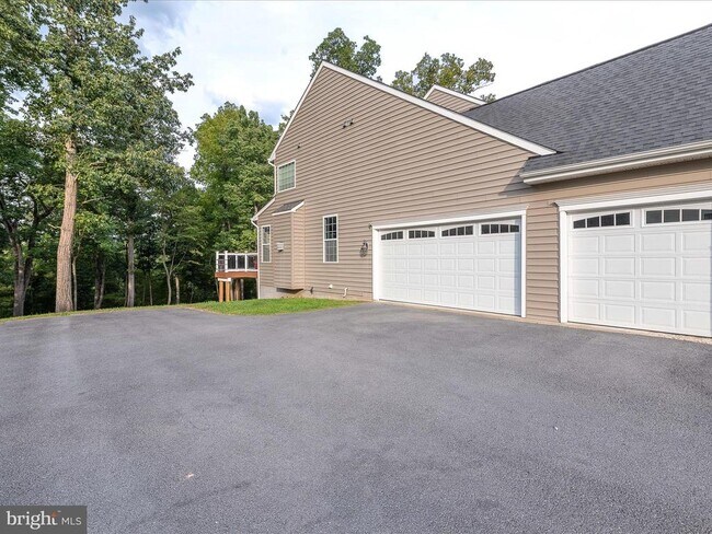 Building Photo - 171 Lackawanna Ln