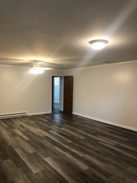 Building Photo - 4837 Grove St