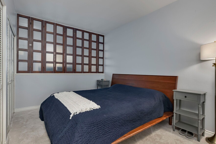 Building Photo - 618 NW 12th Ave