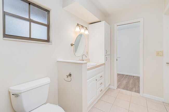 Building Photo - Renovated 3/2 Home in Daytona Beach