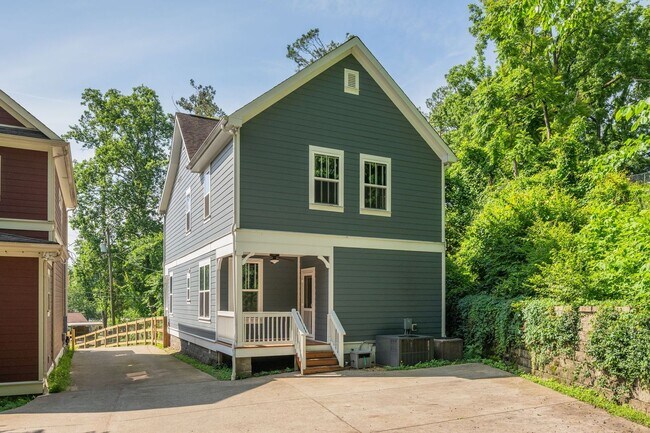 Building Photo - Beautiful 3-bed, 2.5-bath home offering 2,003 sq ft in the heart of East Nashville