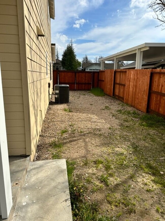 Building Photo - 2471 Starling Dr
