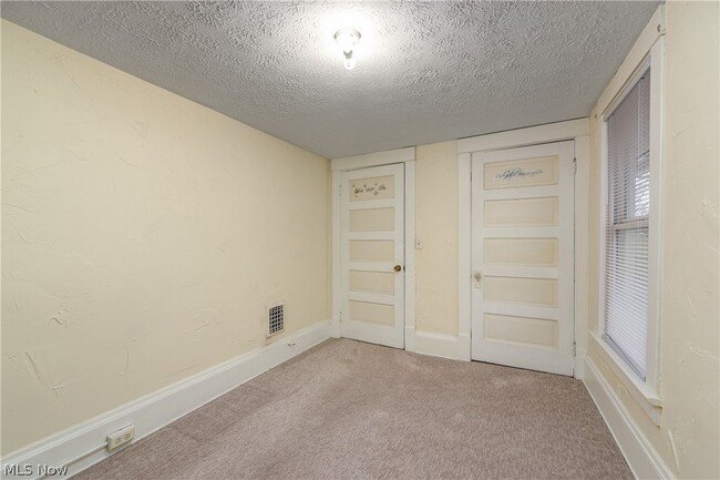 Building Photo - 37948 Barnes Ct