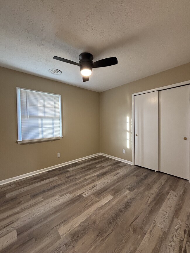 Building Photo - 4849 Rosehill Rd