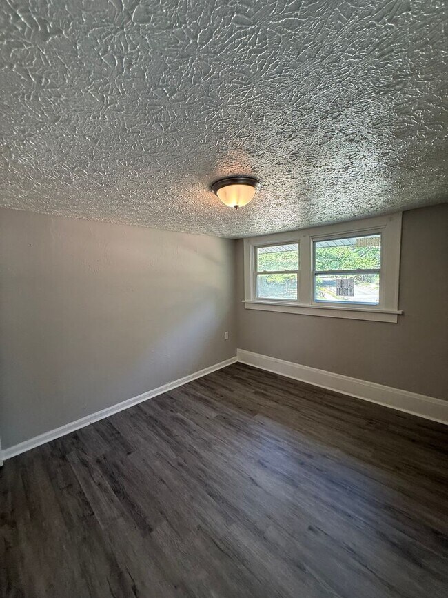 Building Photo - Section 8 and EDEN Accepted!!! Newly Renov...