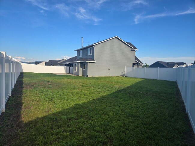 Building Photo - Modern 3-Bedroom Home in Pradera – Post Fa...