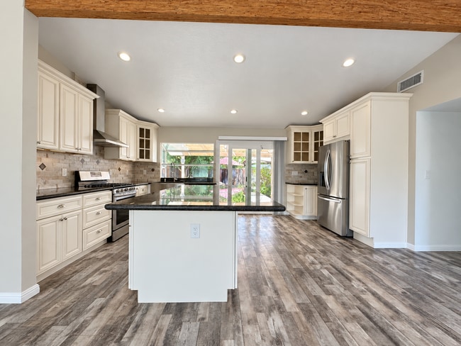 Building Photo - 636 Buckeye Dr