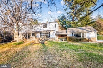 Building Photo - 901 Academy Ln