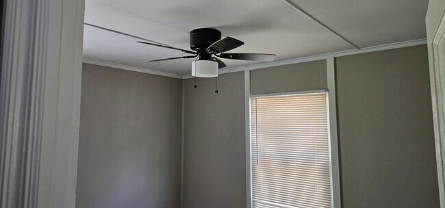 Building Photo - COMING SOON!! Available Soon in SF KCMO