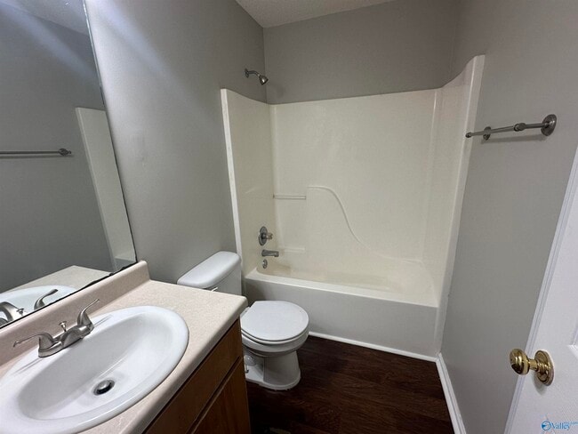 Building Photo - 196 Hollington Dr NE