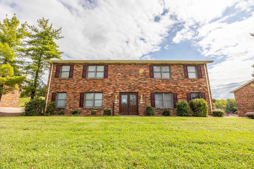 Building Photo - 550 Circle Pine Dr