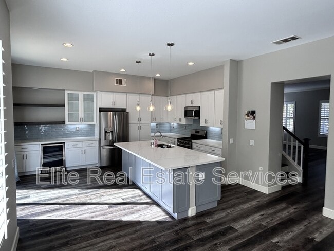 Building Photo - 363 Circulo Coronado